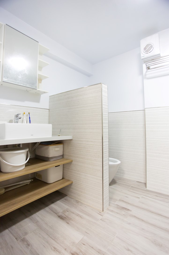 浴廁無印風設計白色簡潔